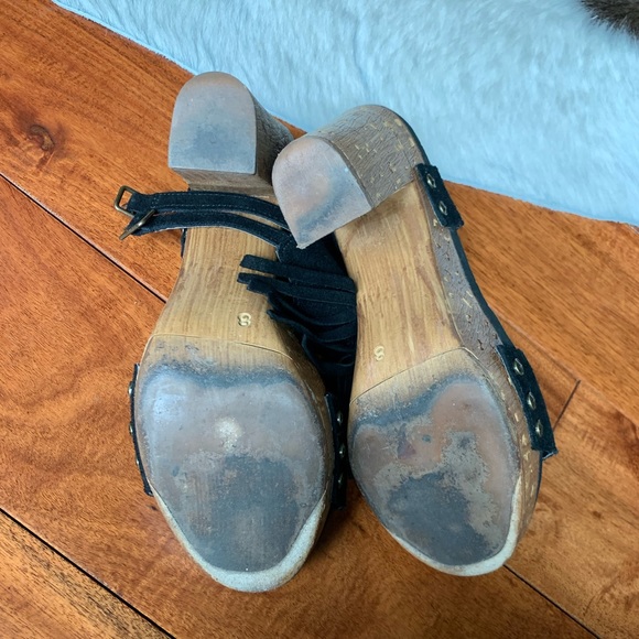 Black heels with fringe - Picture 4 of 4